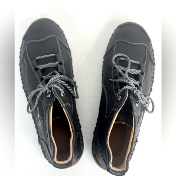 Govicta 
Leather Ankle Chukka Boots - Picture 9 of 11